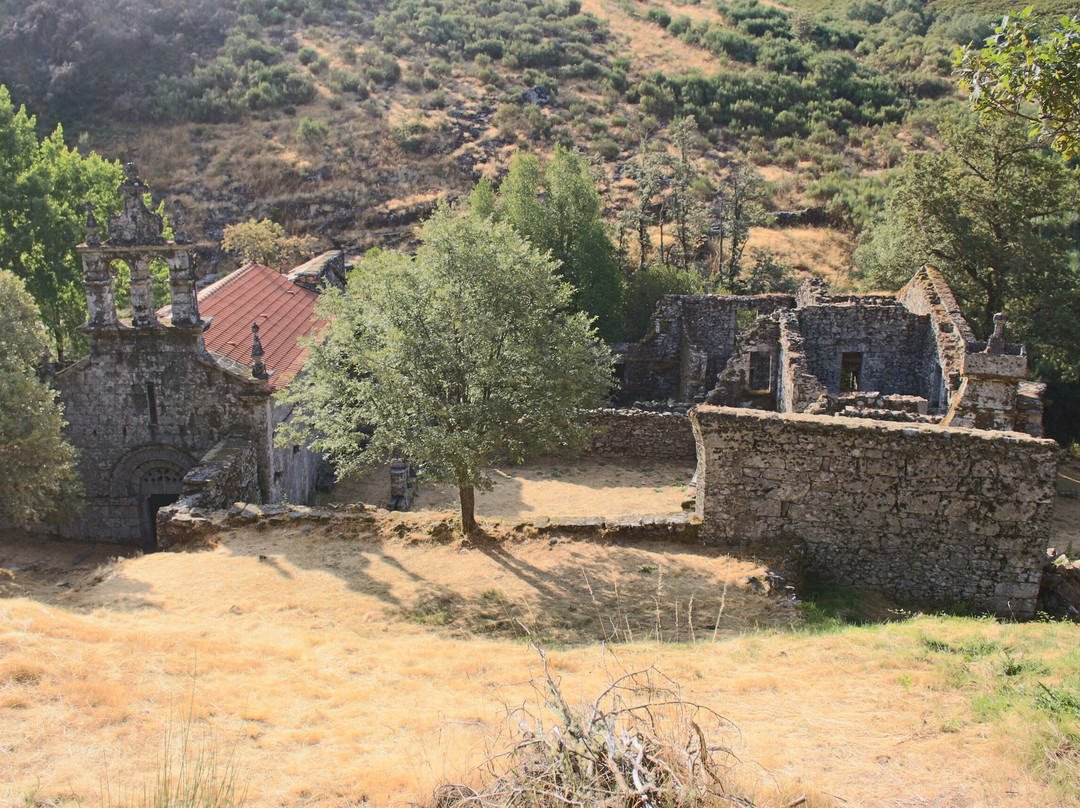 Mosteiro de Santa María das Júnias景点图片