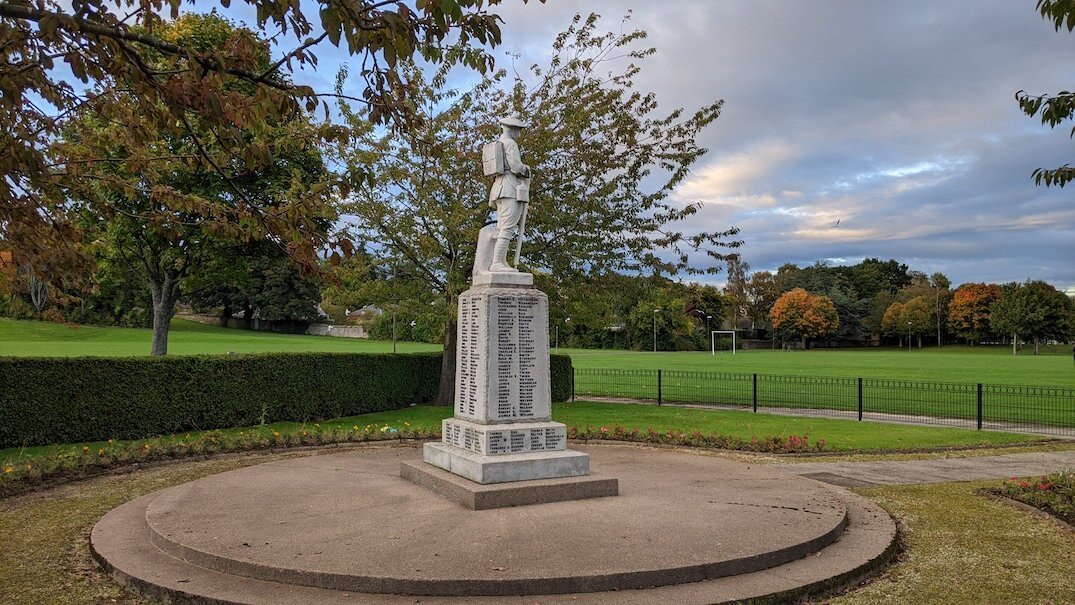 Bonnyrigg War Memorial景点图片