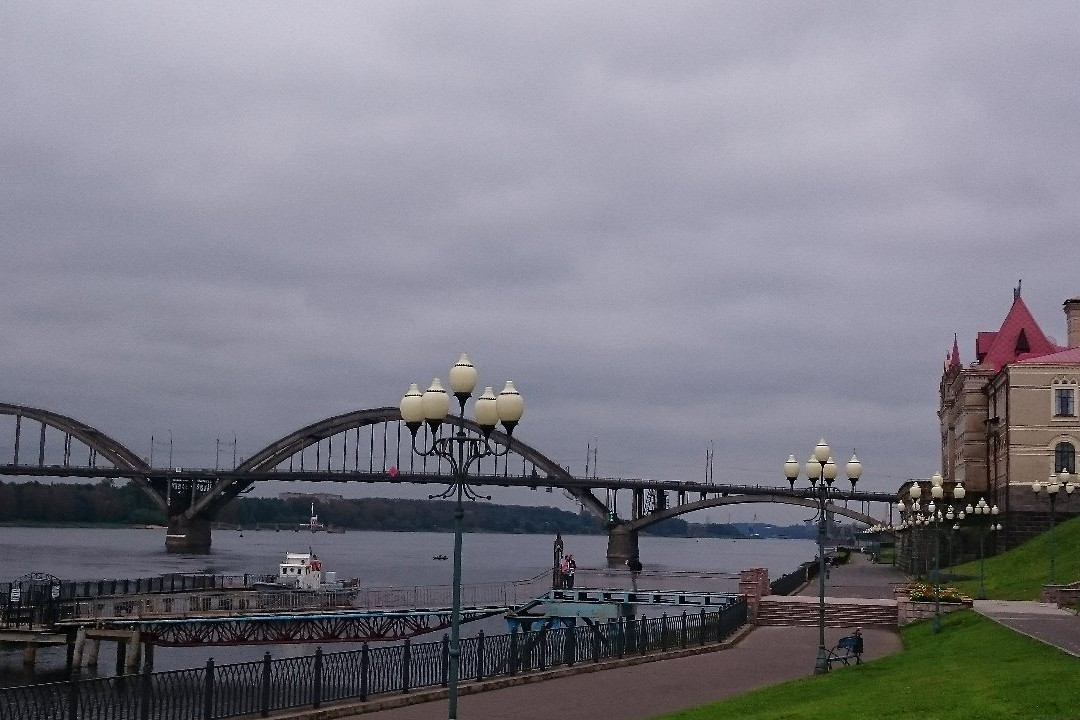 Rybinskiy Bridge景点图片