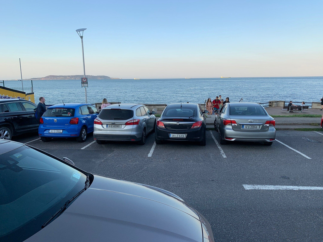 Dun Laoghaire Harbour-当莱瑞必去景点