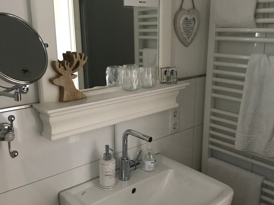 White Cottage Garden主图