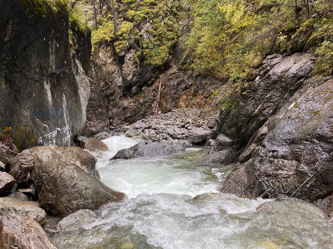 Waterfalls Arshan景点图片