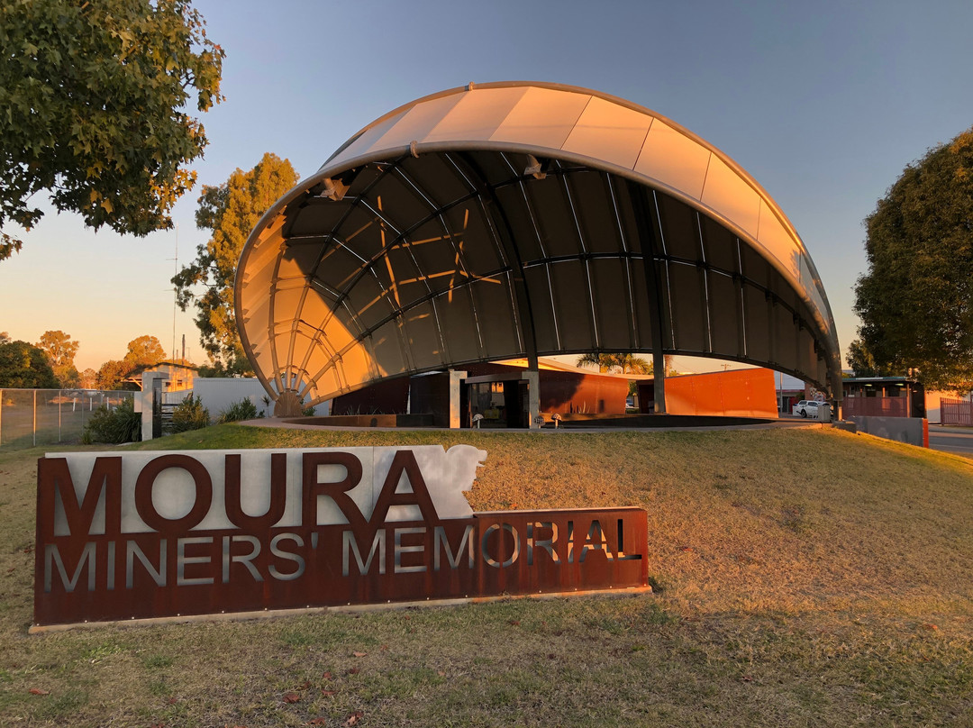 Moura Miners' Memorial景点图片