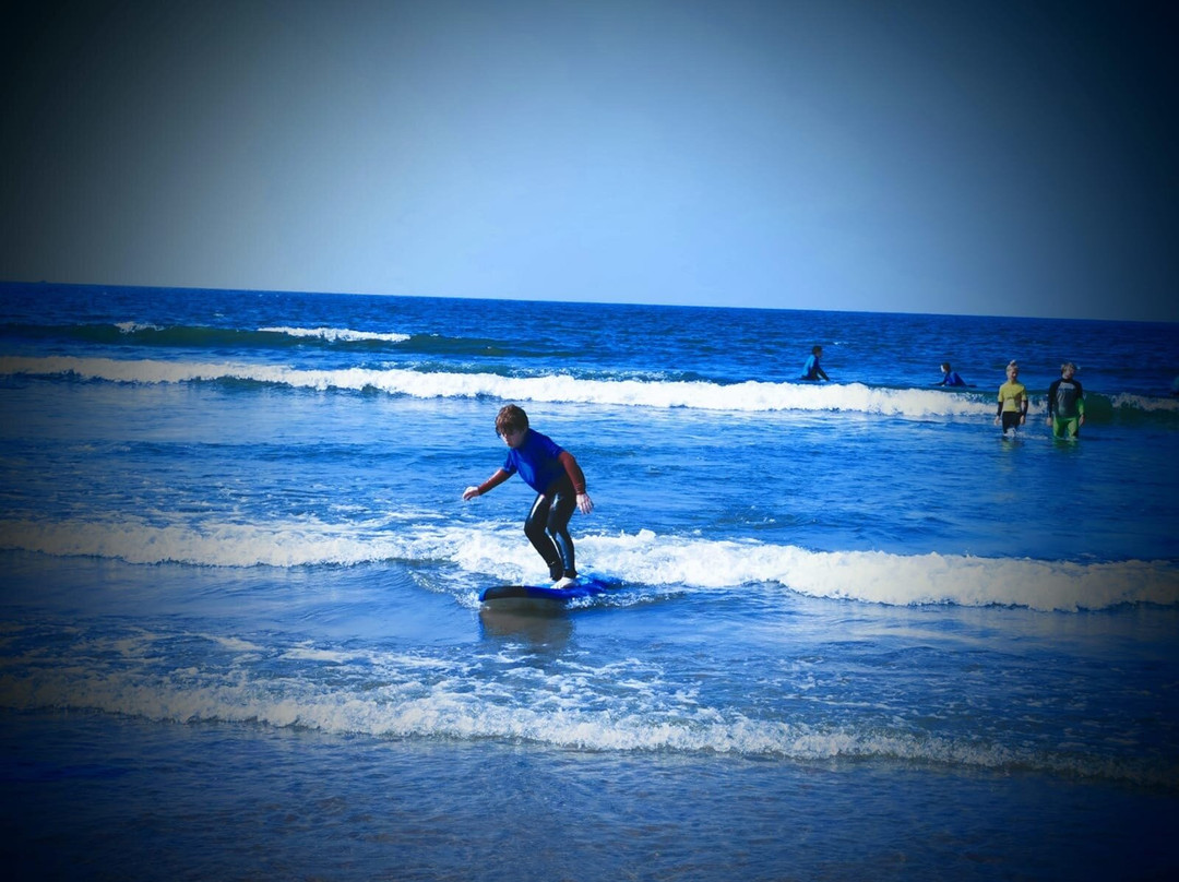 Surf School Wales-塔尔伯特港必去景点