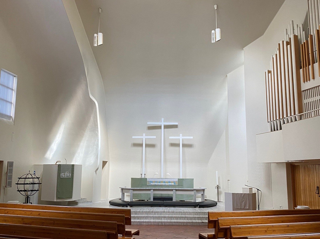 Church of the Three Crosses景点图片