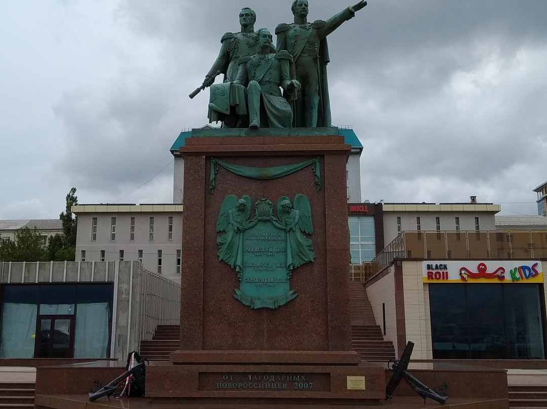 Monument to the Founders of Novorossiysk景点图片