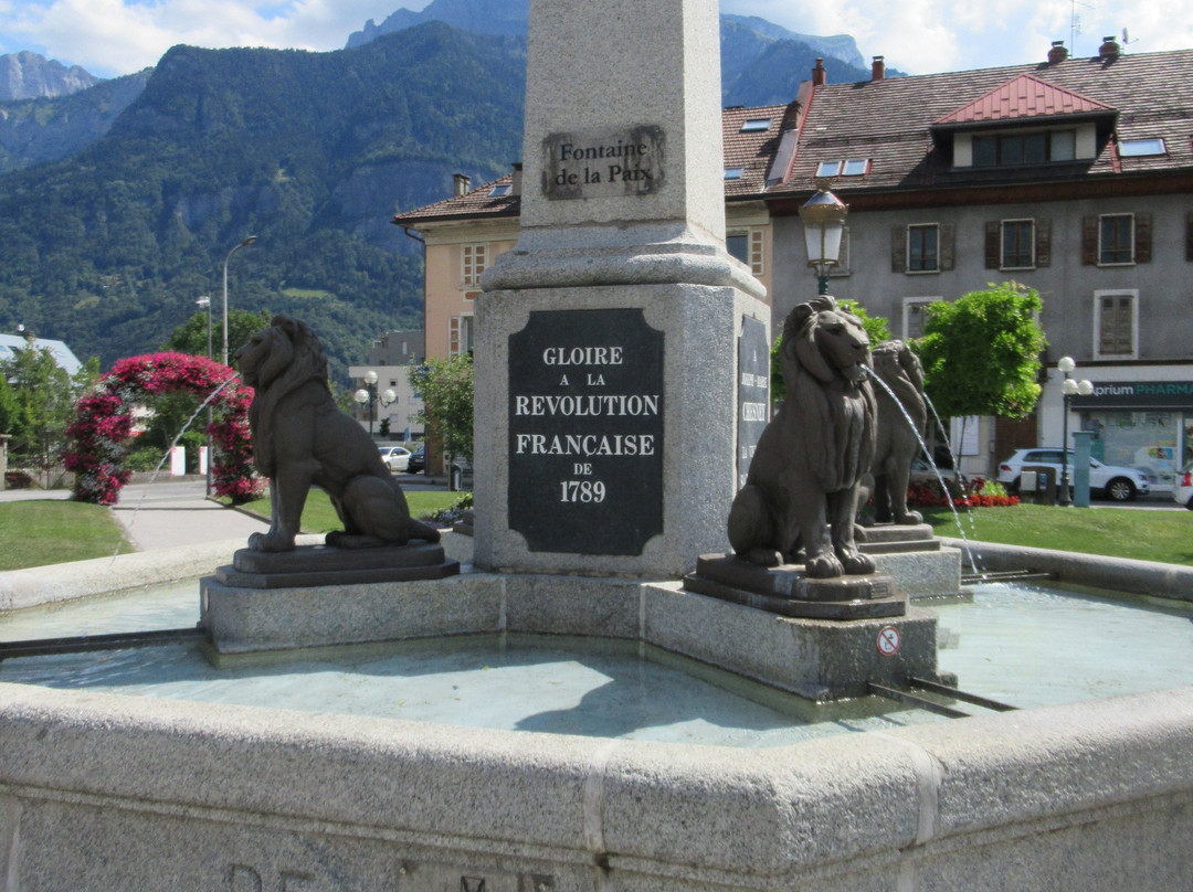 Monument du Centenaire de la Revolution-萨朗什必去景点