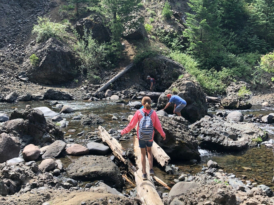 Piedra Falls-帕戈萨斯普林斯必去景点