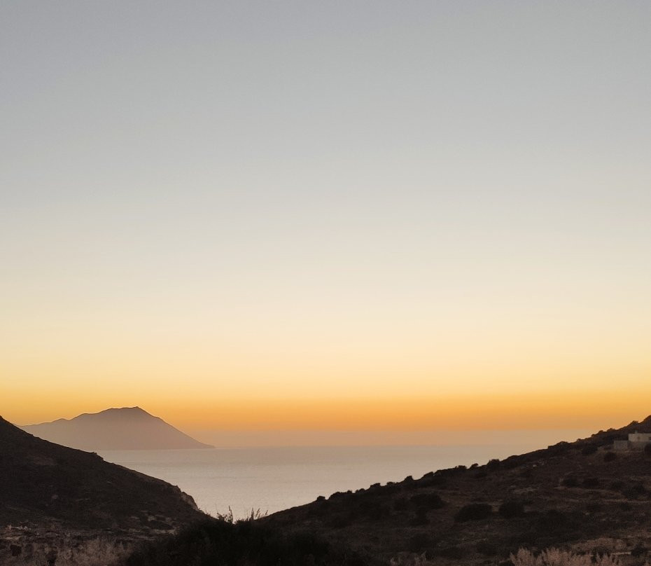 Plathiena Beach-米洛斯岛必去景点