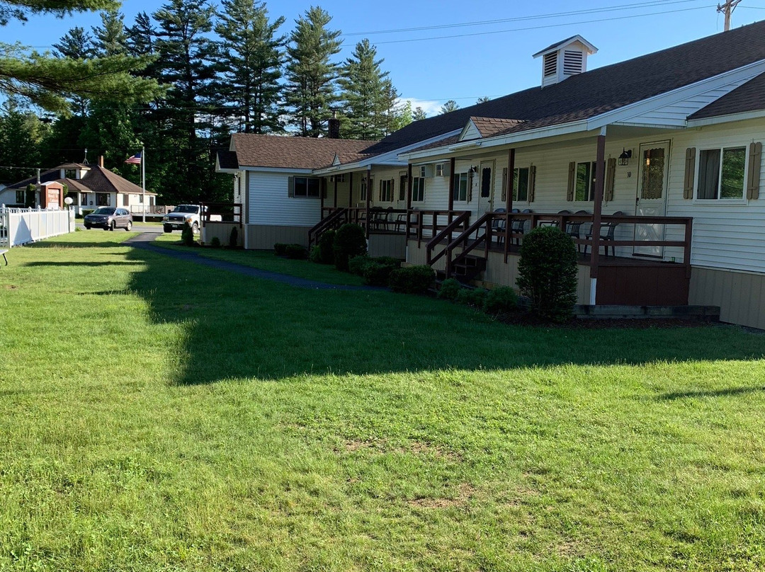 Riverbank Motel & Cabins主图