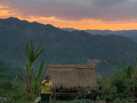 Morning Glow Laos-琅勃拉邦必去景点