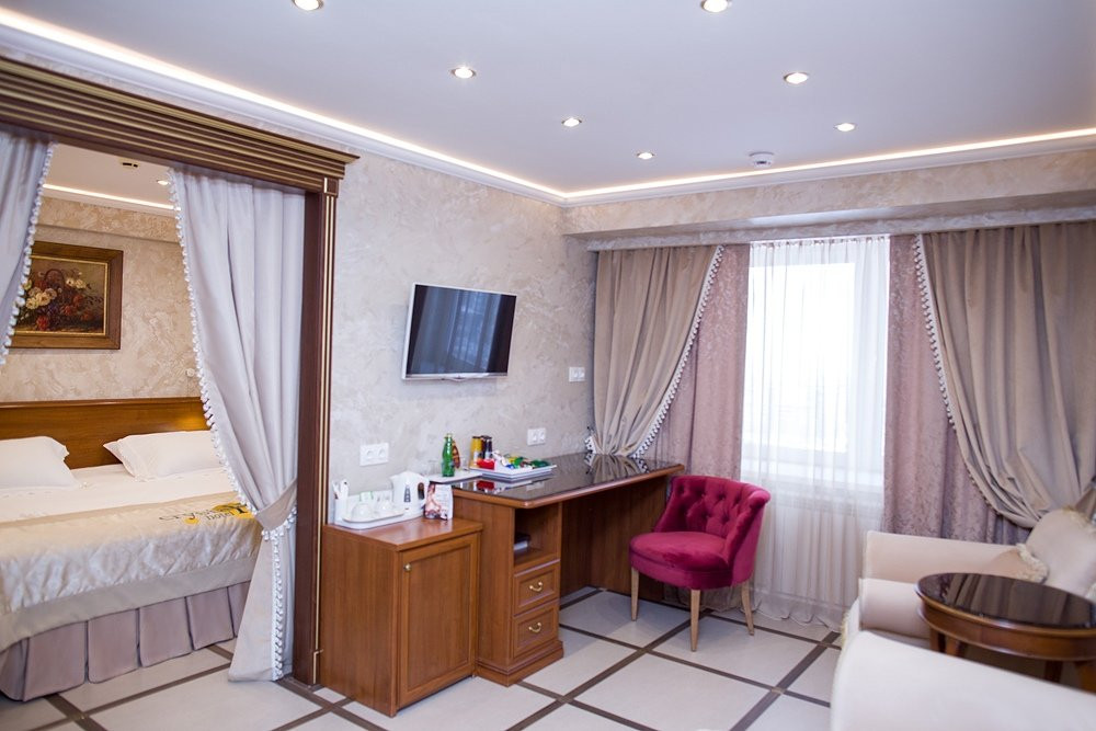 Crystal De Luxe Hotel主图