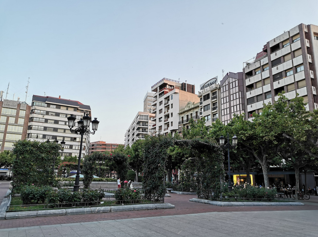 Paseo del Espolon-洛格罗尼奥必去景点