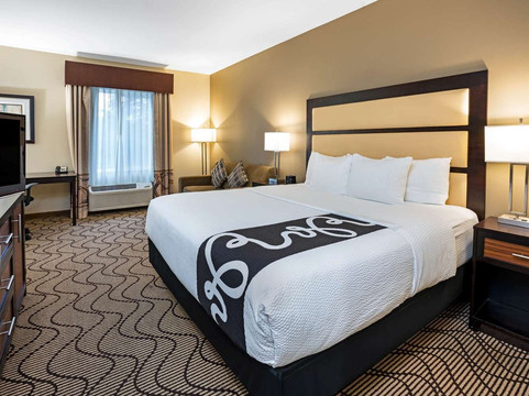 奥本拉昆塔温德姆套房酒店主图