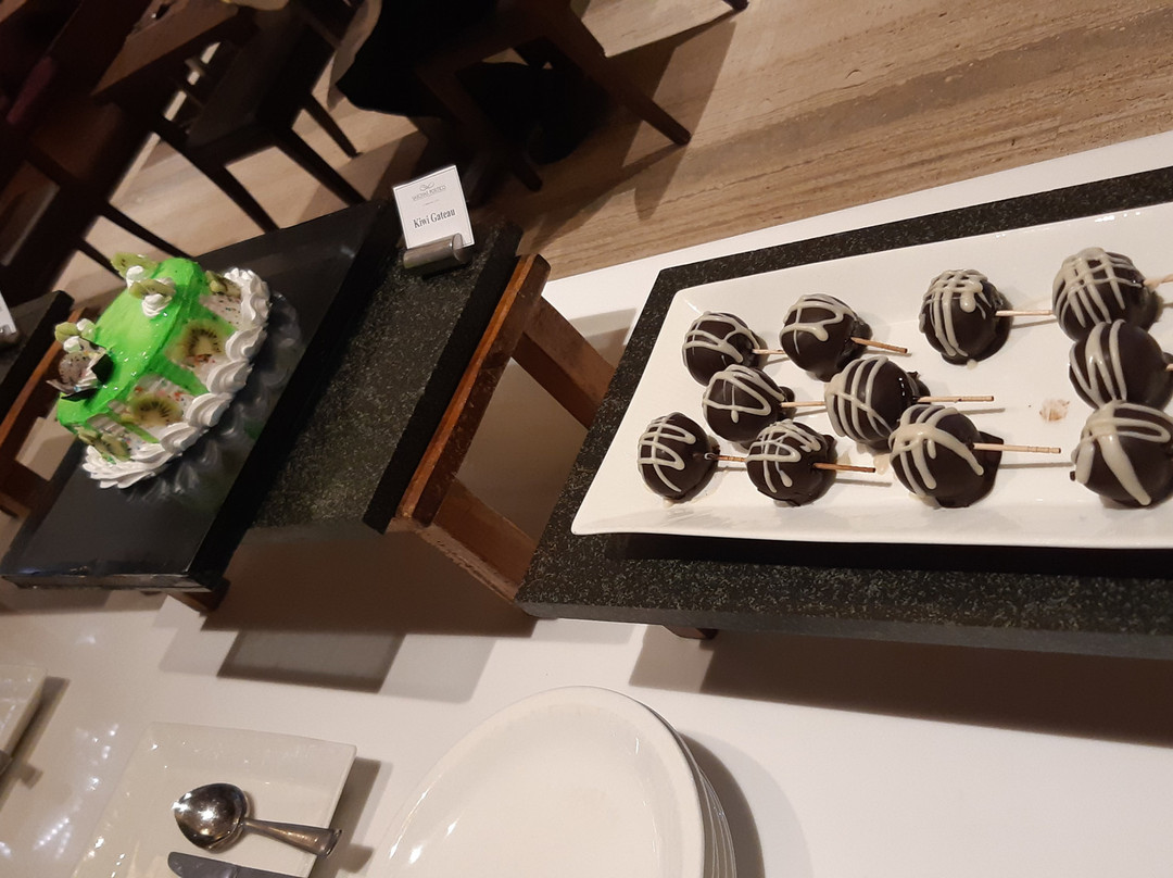 拉杰果德马拉萨萨罗瓦尔酒店主图