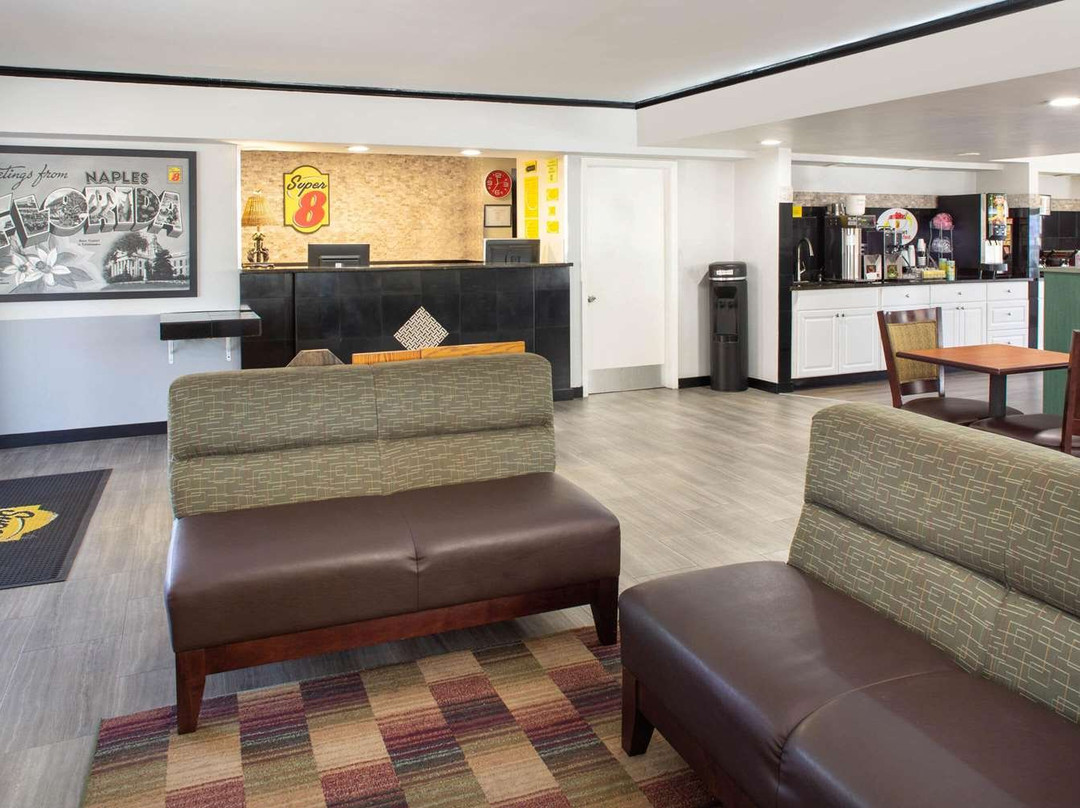 Super 8 by Wyndham Naples主图