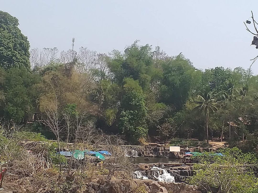 Kaeng So Pha Waterfall景点图片