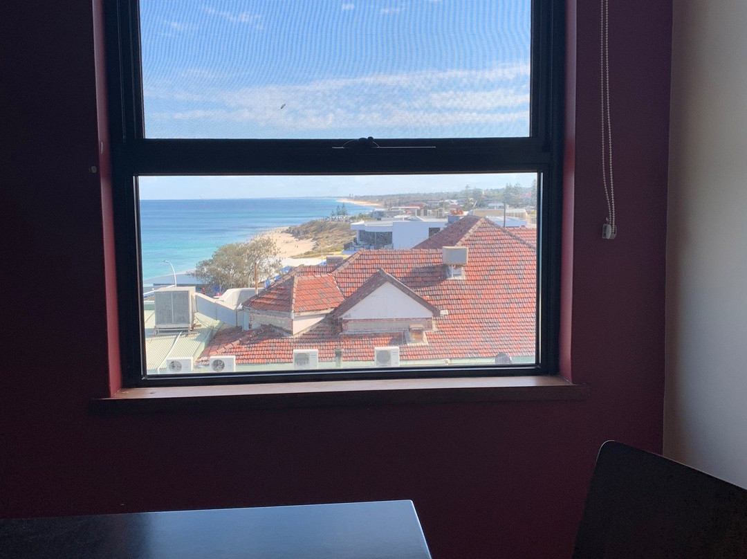 Ocean Beach Hotel主图