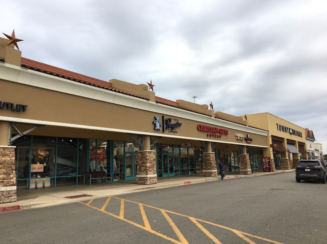 圣马可斯奥特莱斯名品折扣购物中心-圣马科斯必去景点