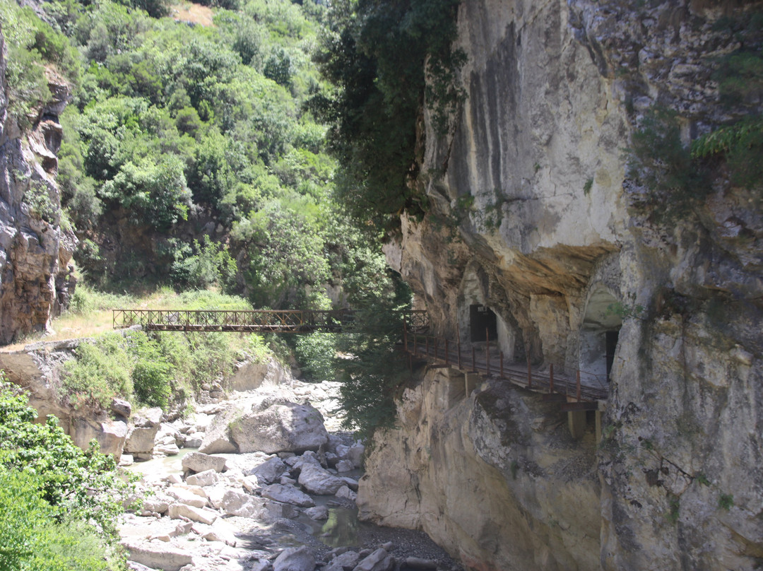 Tunnels of Pirogoshi-Corovode必去景点