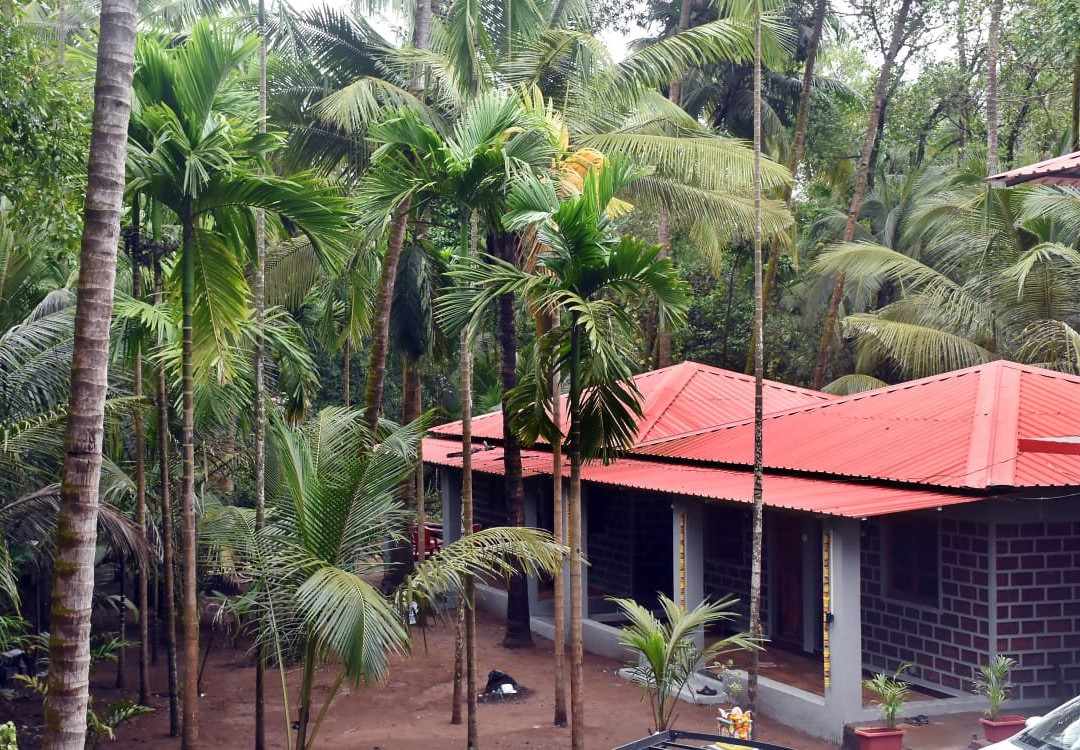 Manu's Kelshi Beach Resort