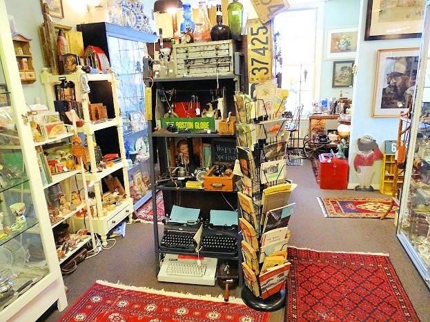 Walden Street Antiques-康科德必去景点