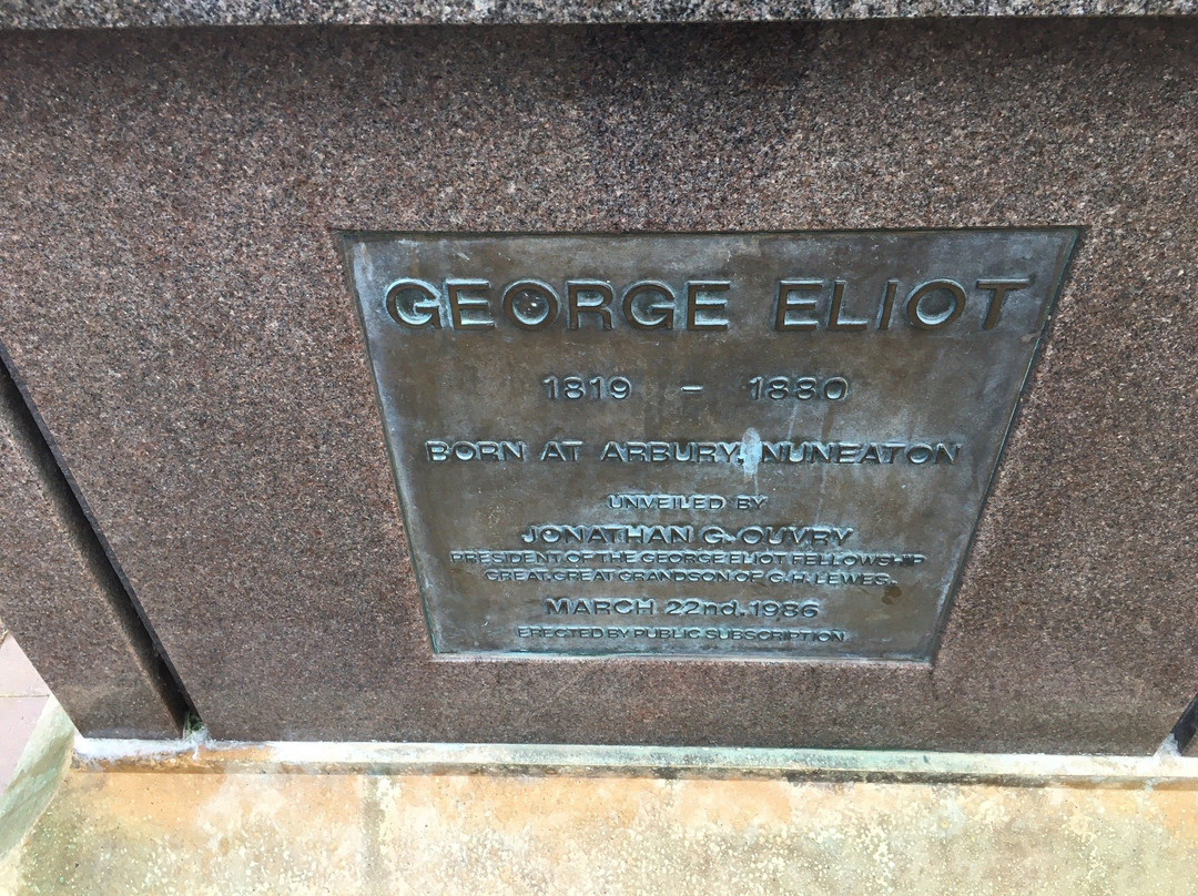 George Eliot Statue-纽尼顿必去景点