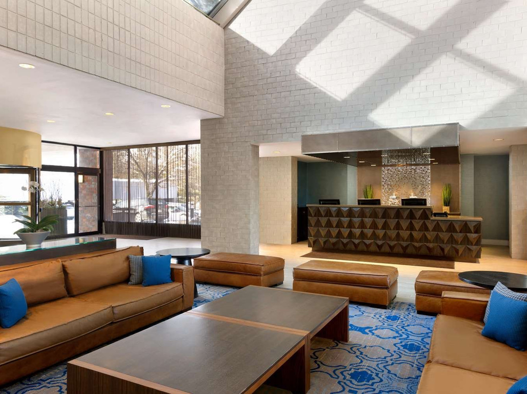 希尔顿波士顿/戴德姆酒店主图