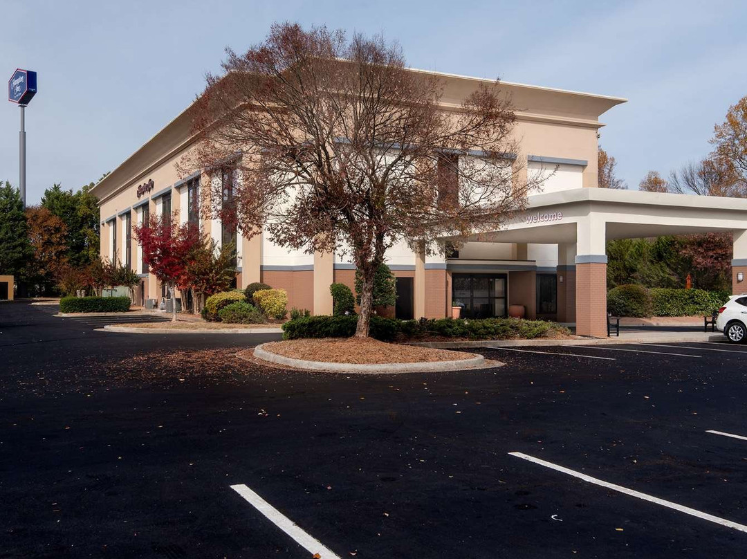 康默斯希尔顿恒庭酒店主图