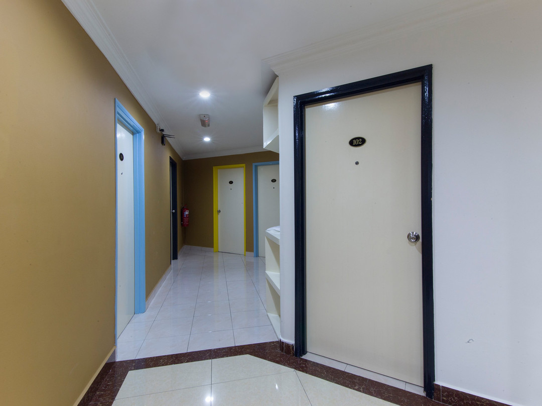 布蒂里安邦酒店主图