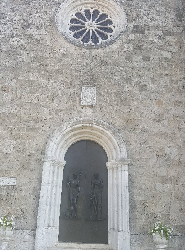 Basilica di San Bartolomeo-Pontecorvo必去景点