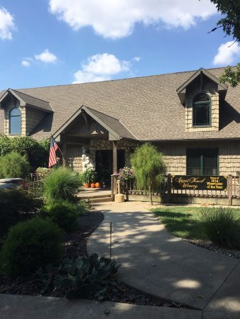 Lewistown旅游景点-Spirit Knob Winery