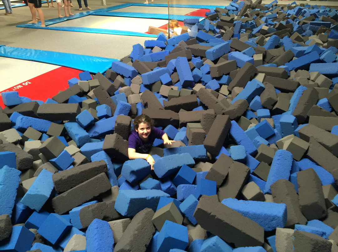 Harpersville旅游景点-Airwalk Trampoline Arena