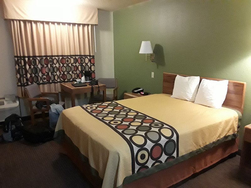 莫里亚蒂速8酒店主图