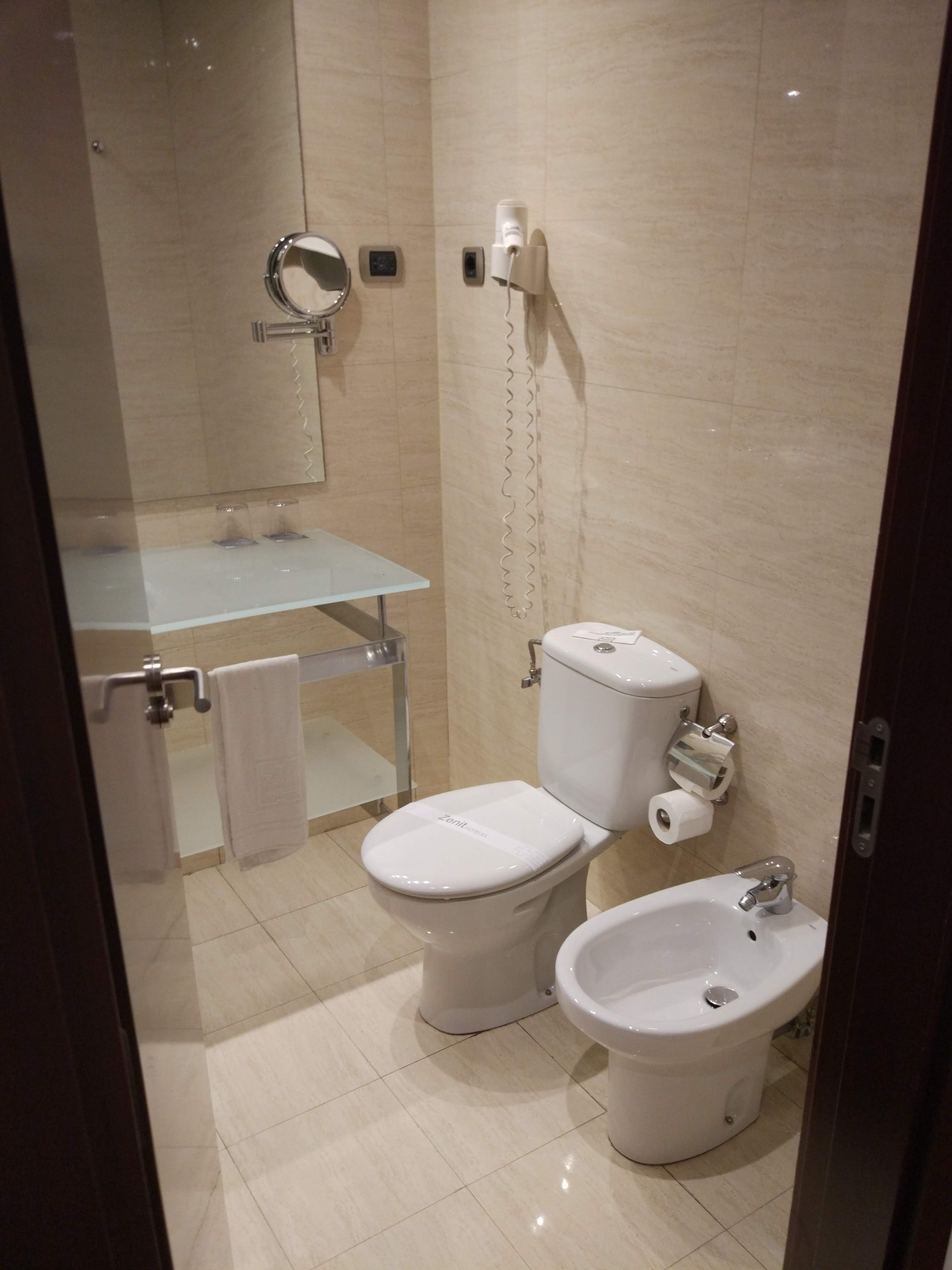 泽尼特毕尔巴鄂酒店-浴室