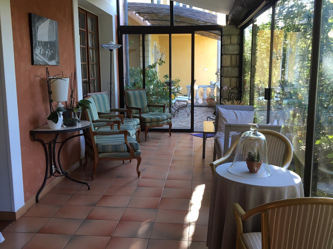 Le Rouge Gorge主图