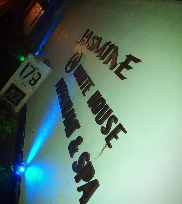 Jasmine White House Restaurant And Spa主图