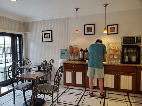 皇冠城堡酒店主图