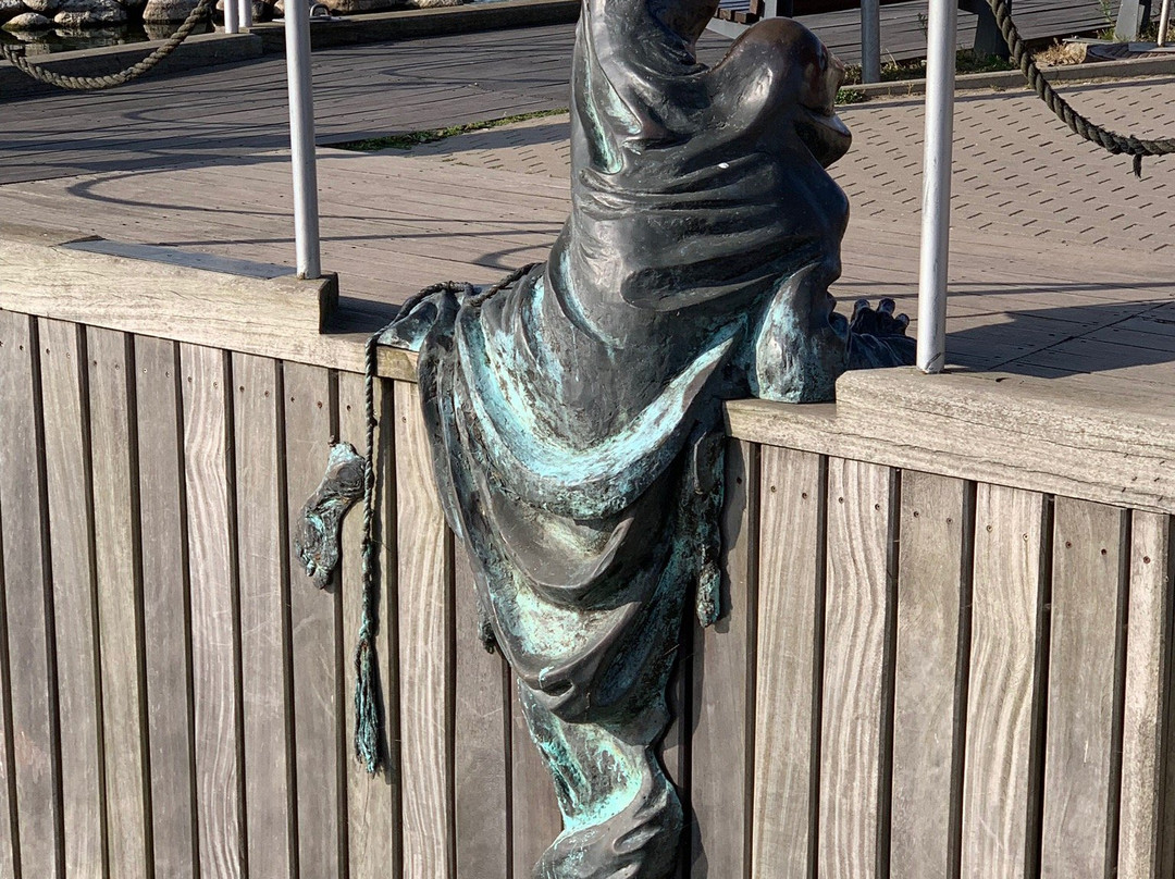 Sculpture The Black Ghost-克莱佩达必去景点