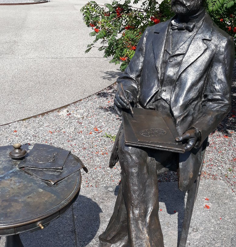 Statue of Peter Carl Faberge-派尔努必去景点