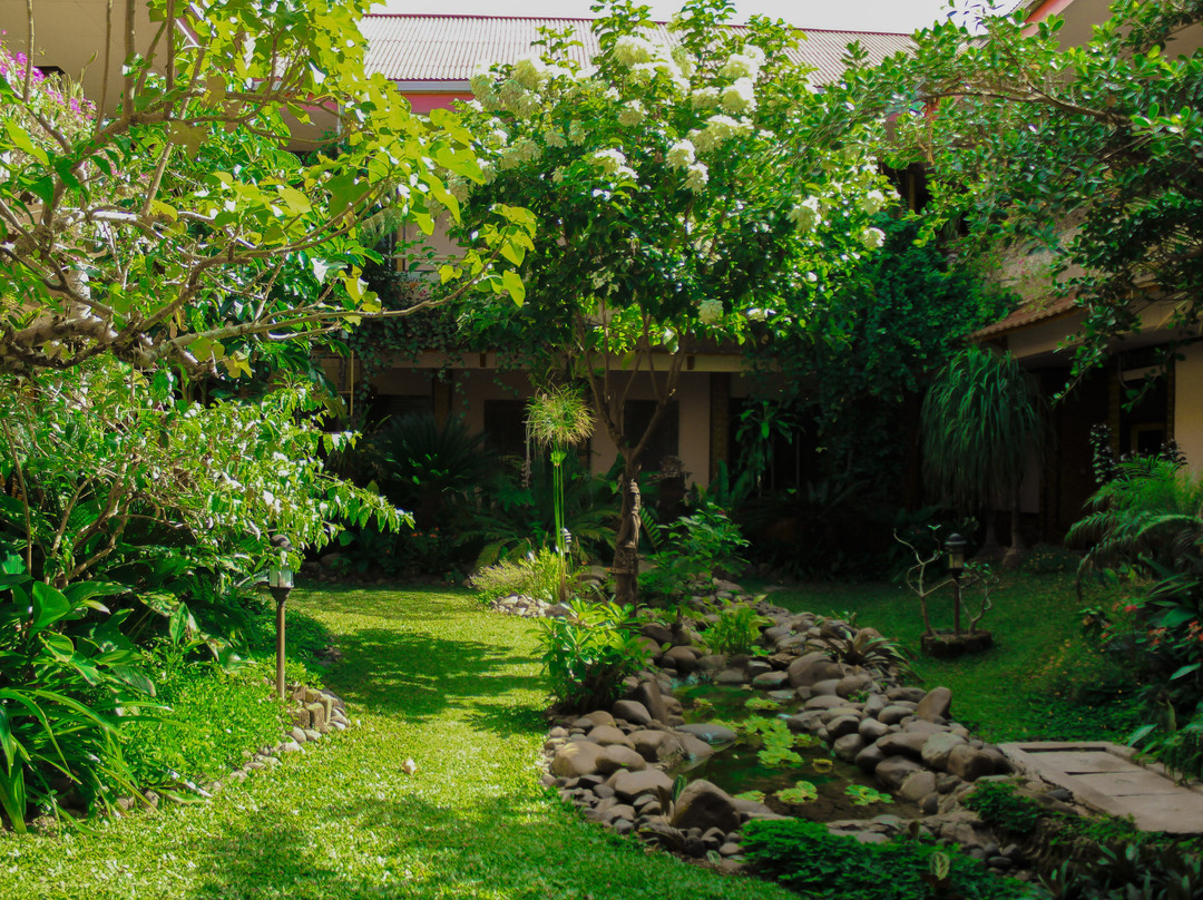 英德拉托拉雅酒店主图