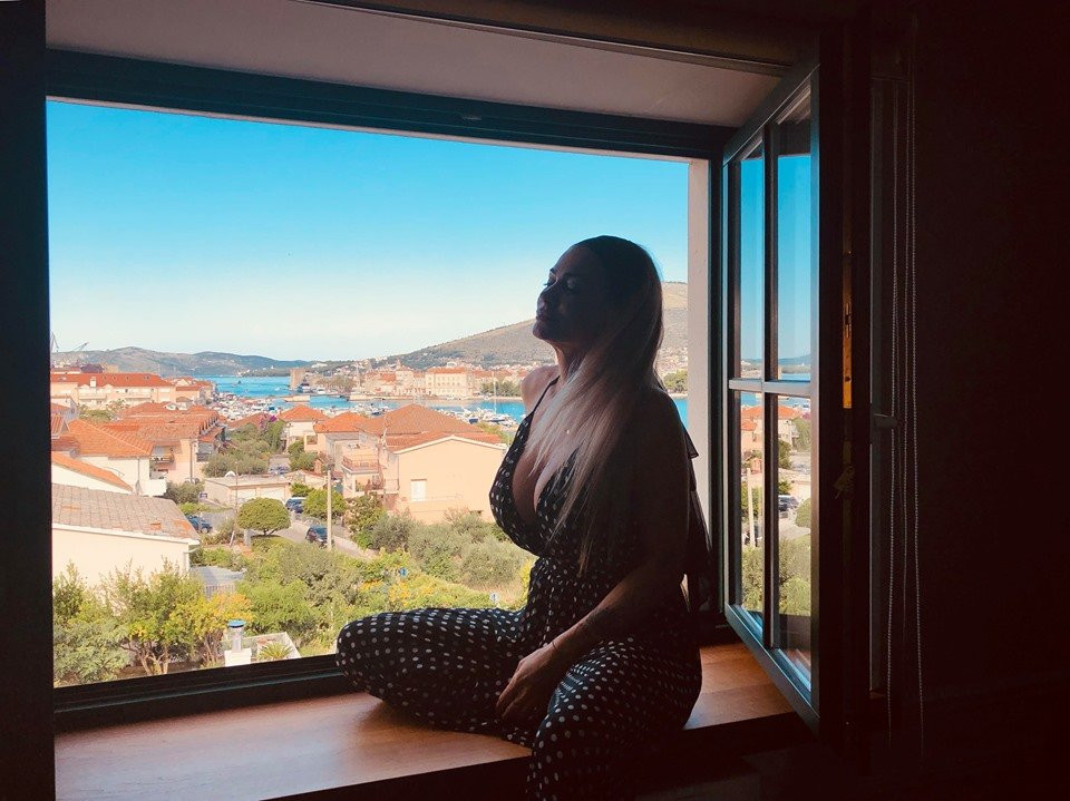 Brown Beach House主图