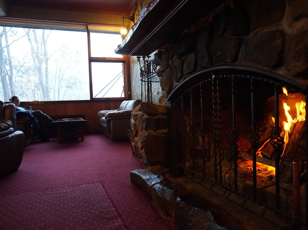 Falls Creek Hotel主图