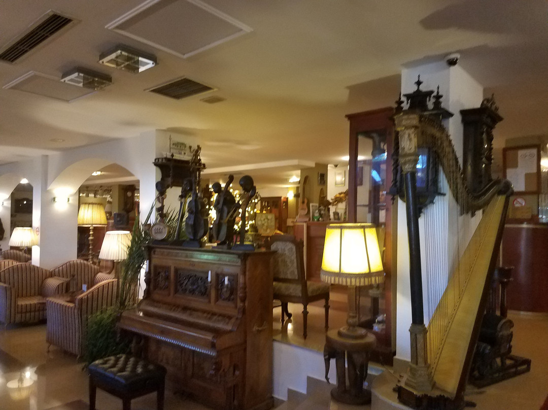 贝尔福德雷尔酒店主图