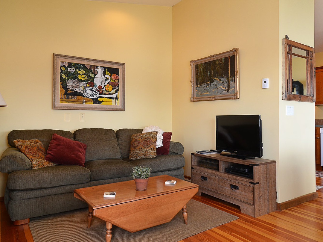 Soames Point Oceanfront Suite主图