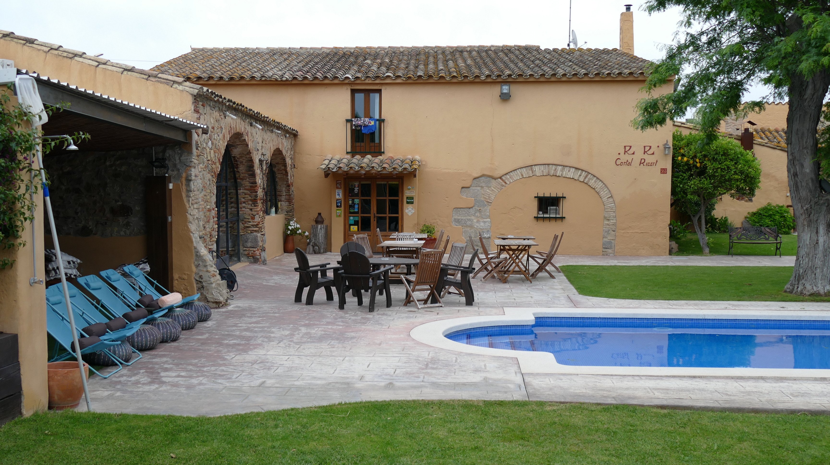 Masía Rural Ca La Caputxeta-泳池