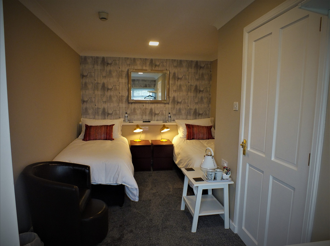 The Crown Hotel主图