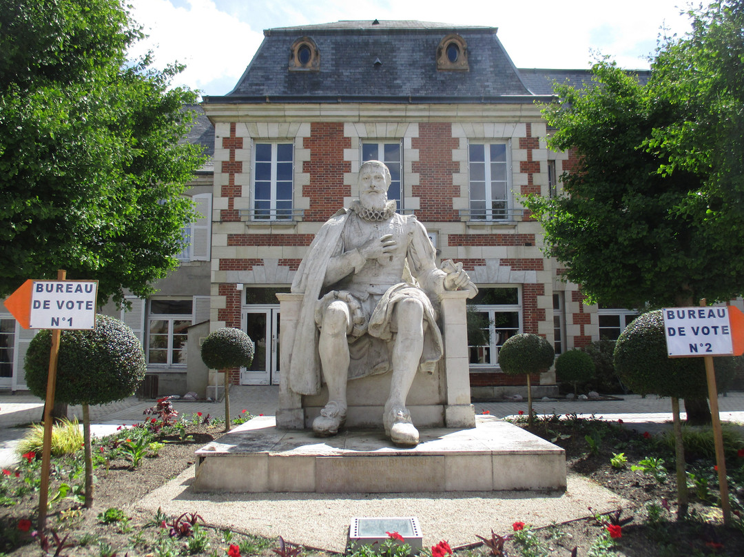 Statue de Maximilien de Bethune-Sully-sur-Loire必去景点