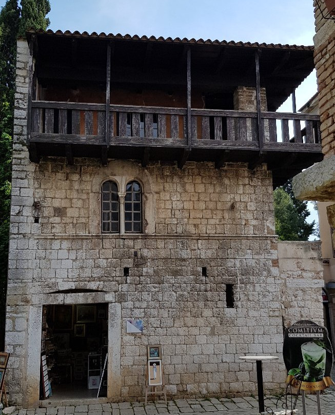 Romanesque House-波雷奇必去景点