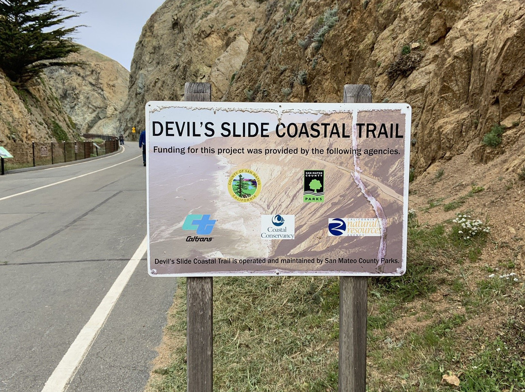 Devil's Slide Trail景点图片